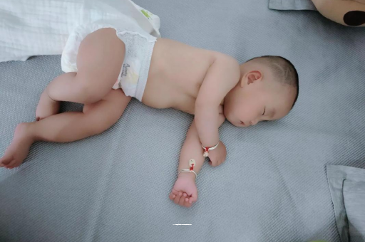 青州三个月宝宝抬头不稳